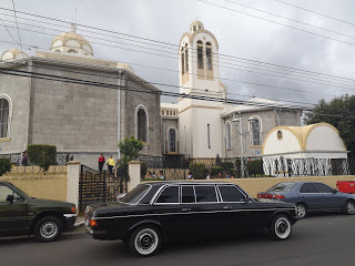 Basilica-of-Our-Lady-of-the-Angels-Cartago.-CENTRAL-AMERICA-MERCEDES-W123-300D-LIMO5d1487a30ed45824.jpg