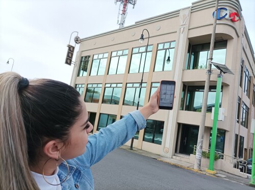 A-CELL-PHONE-PICTURE-OF-COSTA-RICAS-CALL-CENTER7d35ccf3aa8c08f5.jpg